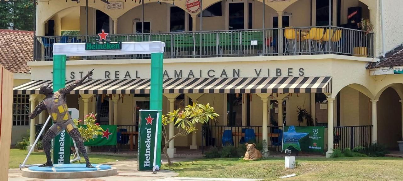 Mobay Las Palmas Montego Bay Esterno foto